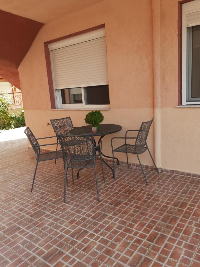 Apartment with Garden View