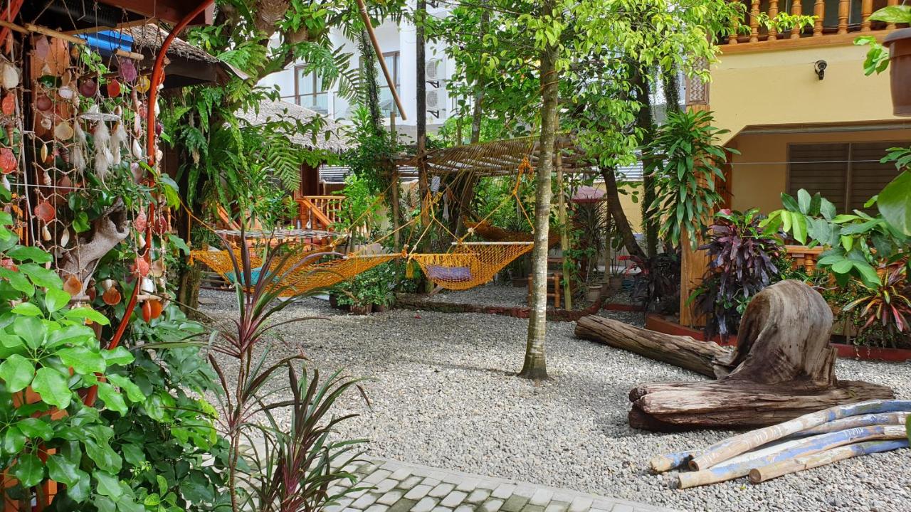 Roy's Rendezvous Boracay - B&B