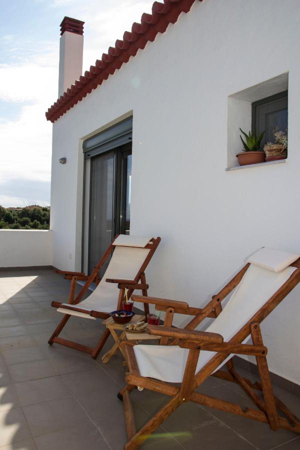 LIOFYTO - Stylish villa with views to Foinikounda bay - B&B