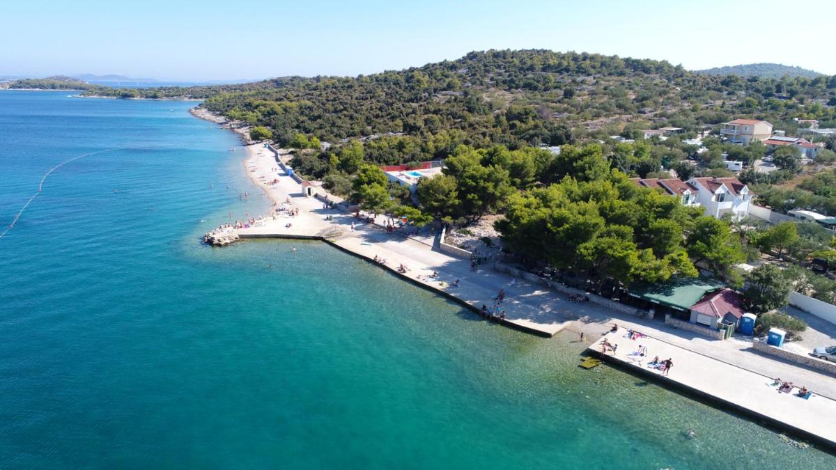 Apartment Dragana, Jezera, Island Murter - Bed and Breakfast