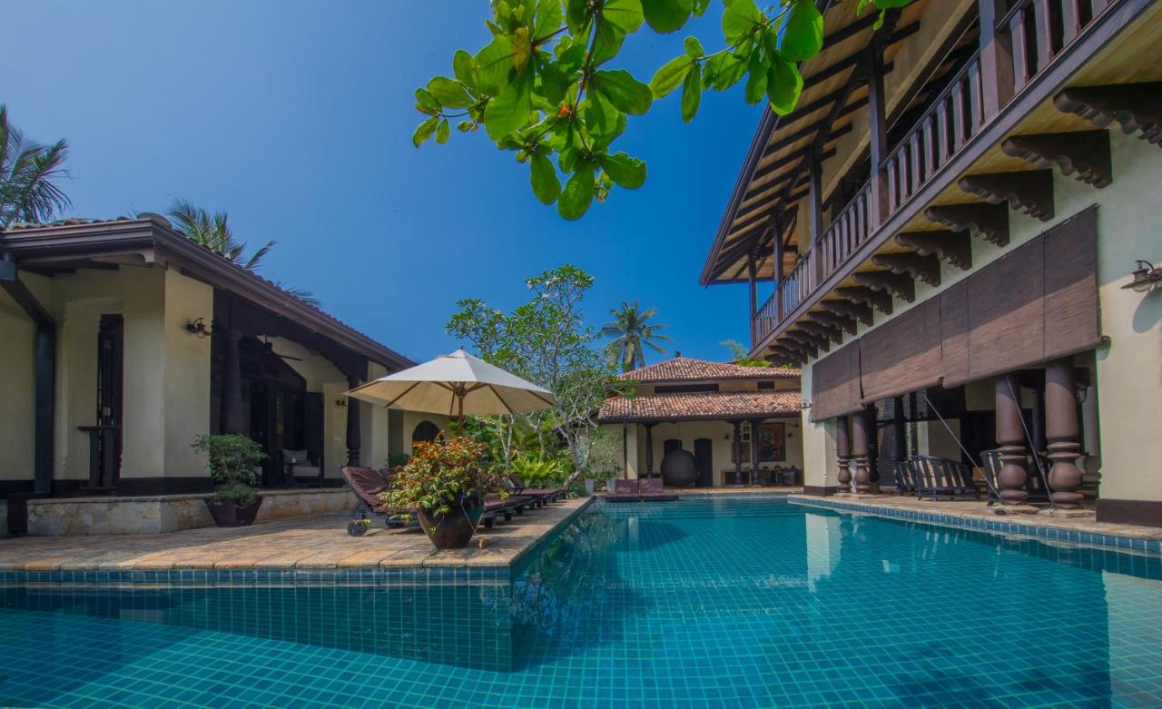 Sergeant House Boutique Villa & Private Beach - B&B Unawatuna