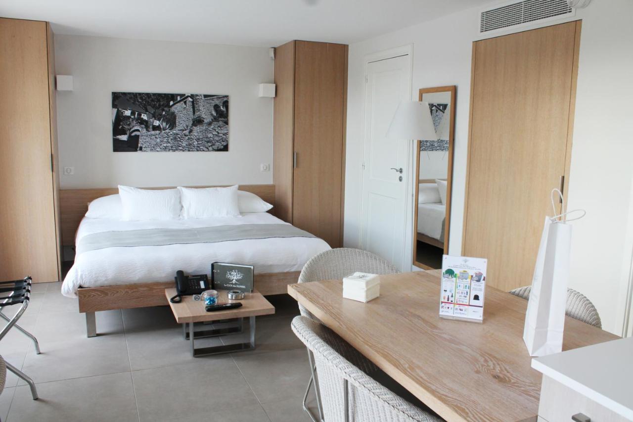 Deluxe Studio with Terrace