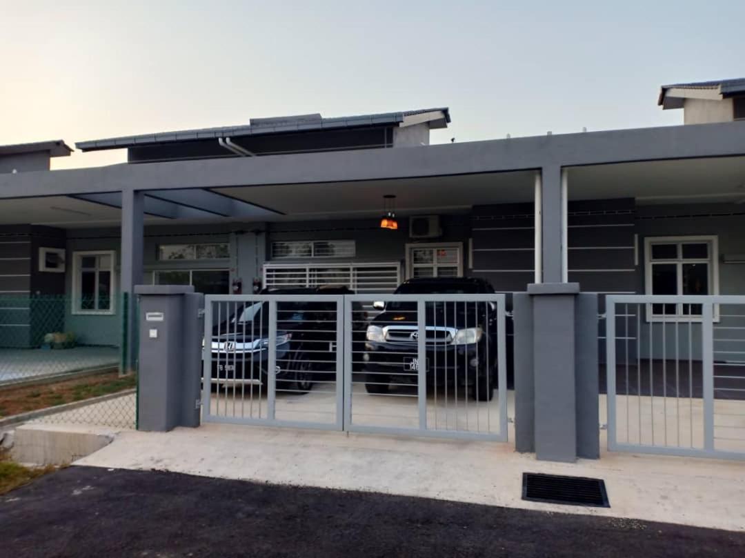 Ana Homestay Ayer Keroh Melaka - B&B Kampung Ayer Keroh