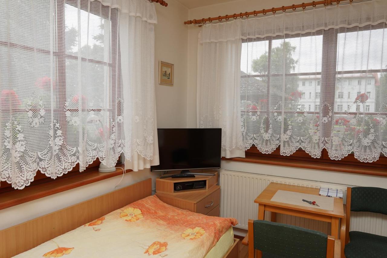 Camera Doppia con Letti Singoli con Vista Giardino