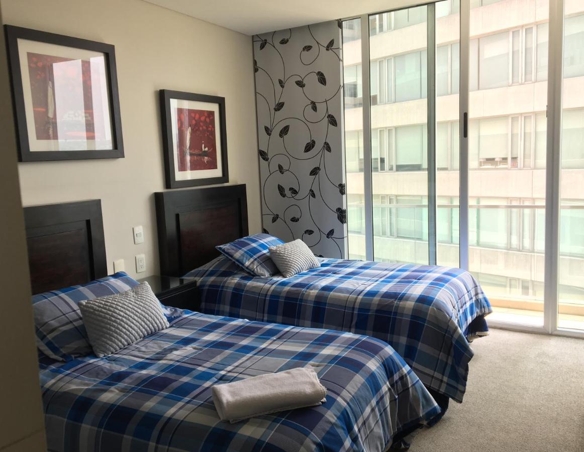 Tweepersoonskamer met 2 Aparte Bedden en Gedeelde Badkamer