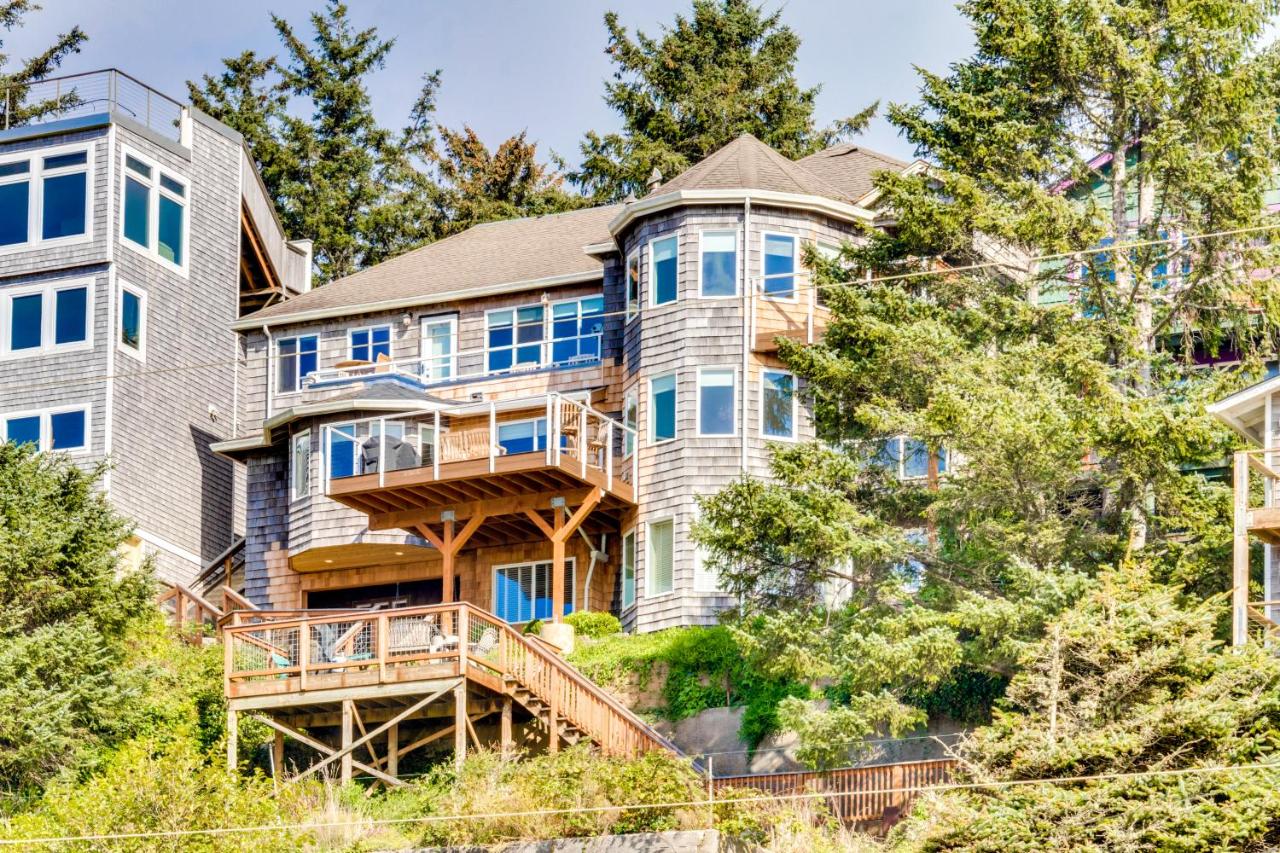 Berni's Ocean View Castle - Home Sweet Homestead - B&B Oceanside