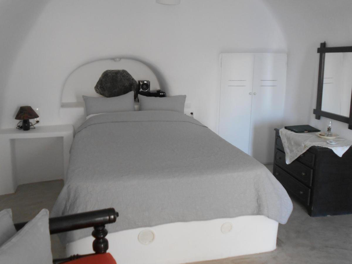 Cave House with Indoor Hot Tub and Caldera View