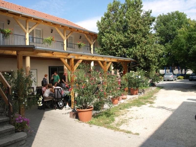 Hársfavirág Vendégház - B&B