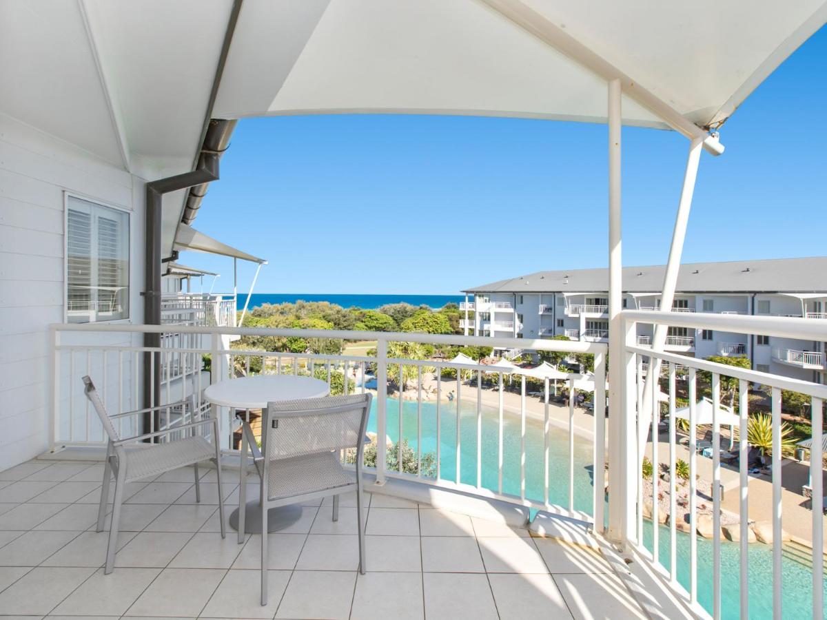 Two-Bedroom Ocean View & Spa Bath (2304)