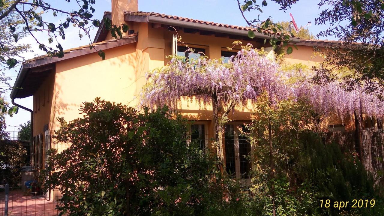 Il Fienile, casa vacanza in campagna con parcheggio privato e giardino privato, a 6 chilometri da Bologna centro e 1 chilometro da Bologna Fiera, Parco commerciale Meraville e Gran Tour Italia - Chambres d'hôtes Bologne
