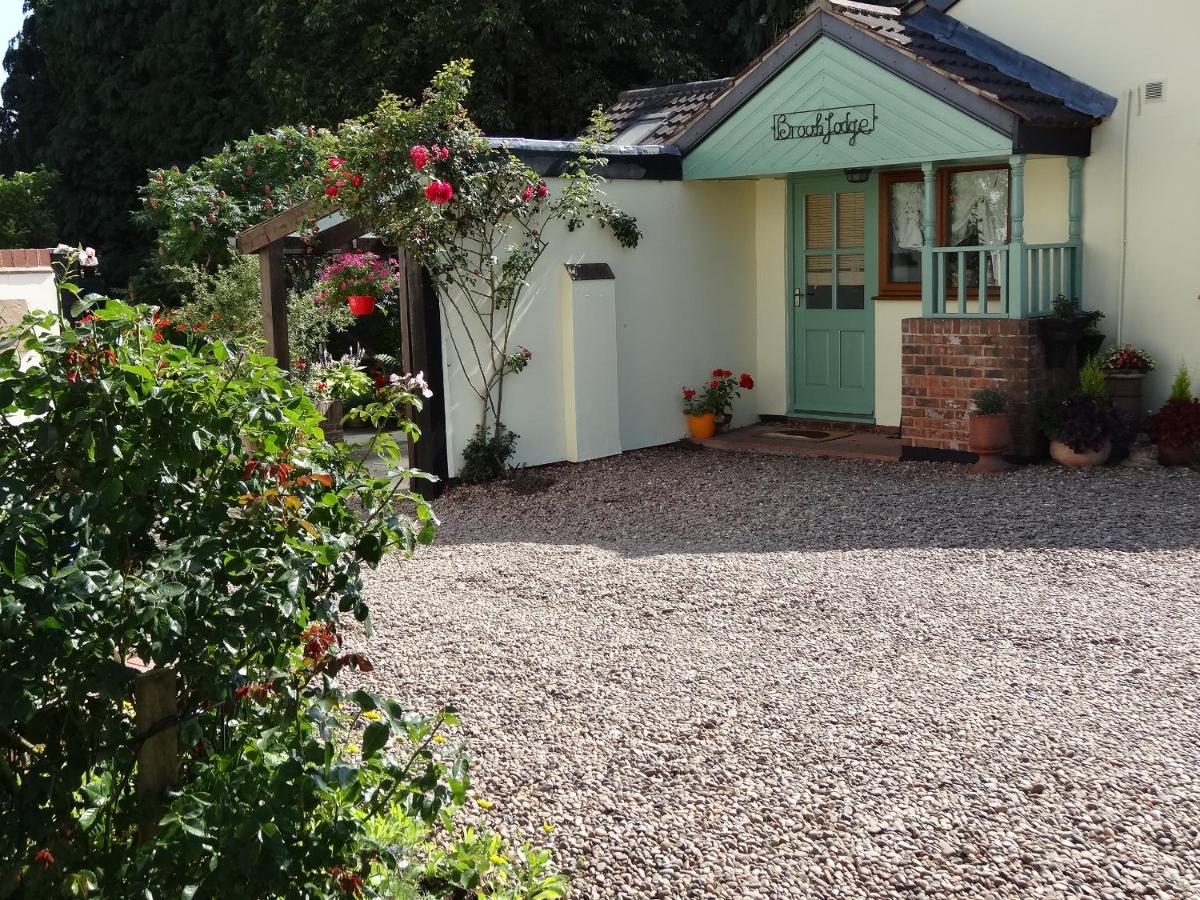 B&B Doncaster - Brook Lodge Country Cottage - Bed and Breakfast Doncaster