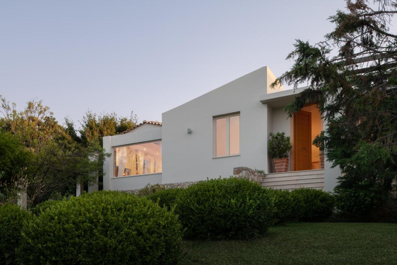 Levantes Luxury Home - Nature Inspired, Pool & BBQ, By ThinkVilla - Chambres d'hôtes Prinés
