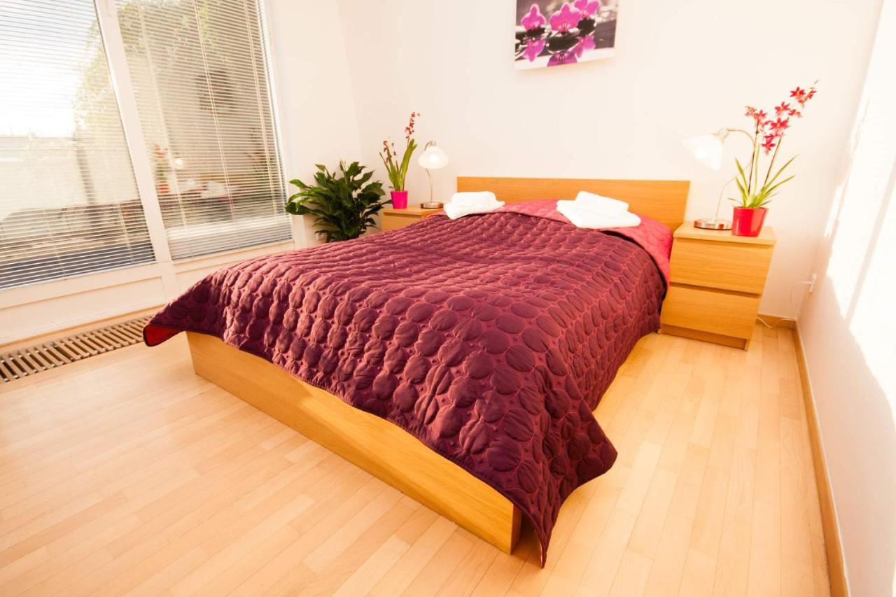 Three-Bedroom Loft with Rooftop Terrace