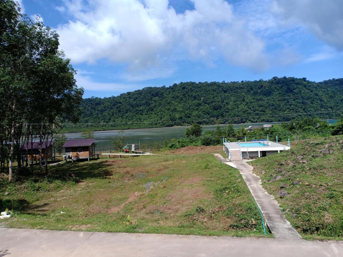 Bungalow - Water Front