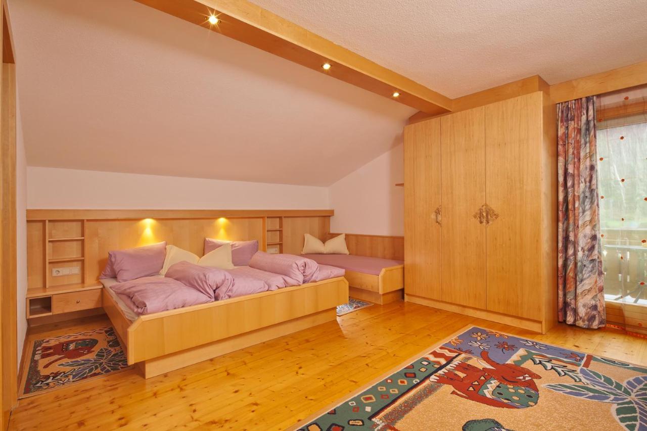 Dreibettzimmer mit Balkon