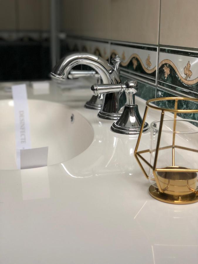 Vila De Argint Aleea Pelesului Nr 2 - B&B