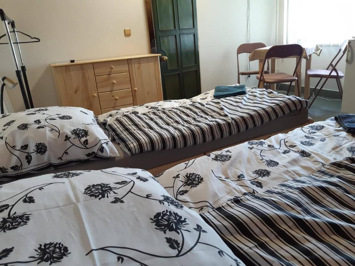 Basic Triple Room with Shared Bathroom