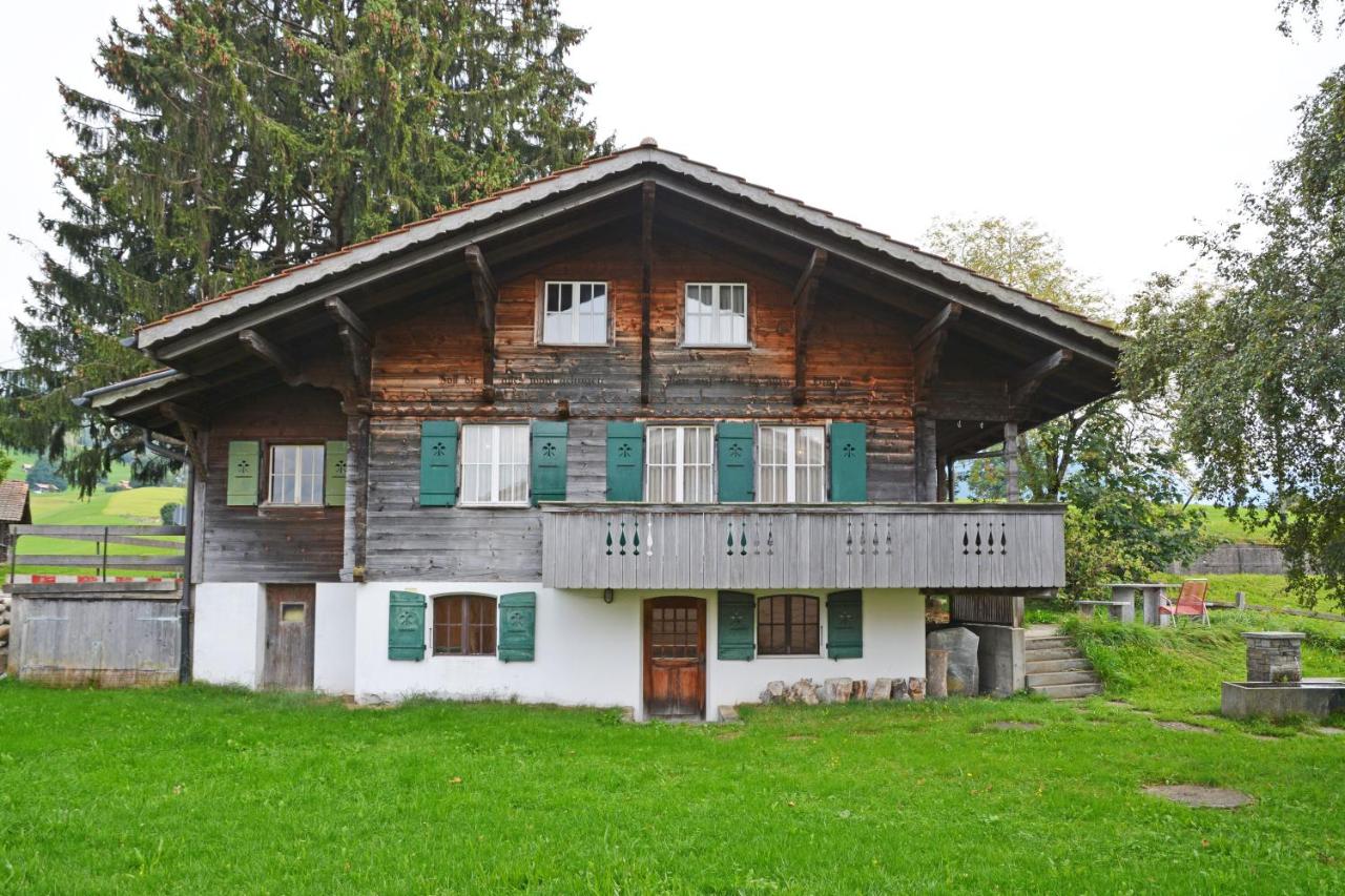 B&B Aeschi - Traditionelles Chalet Schärmtanne - Bed and Breakfast Aeschi