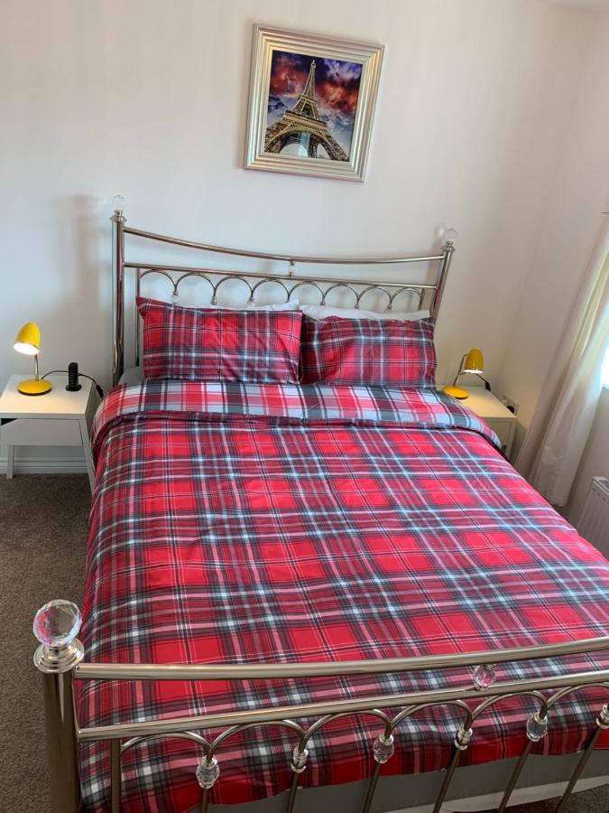 B&B Kirkcaldy - Hollybrae house Sleeps up to 6 - Bed and Breakfast Kirkcaldy