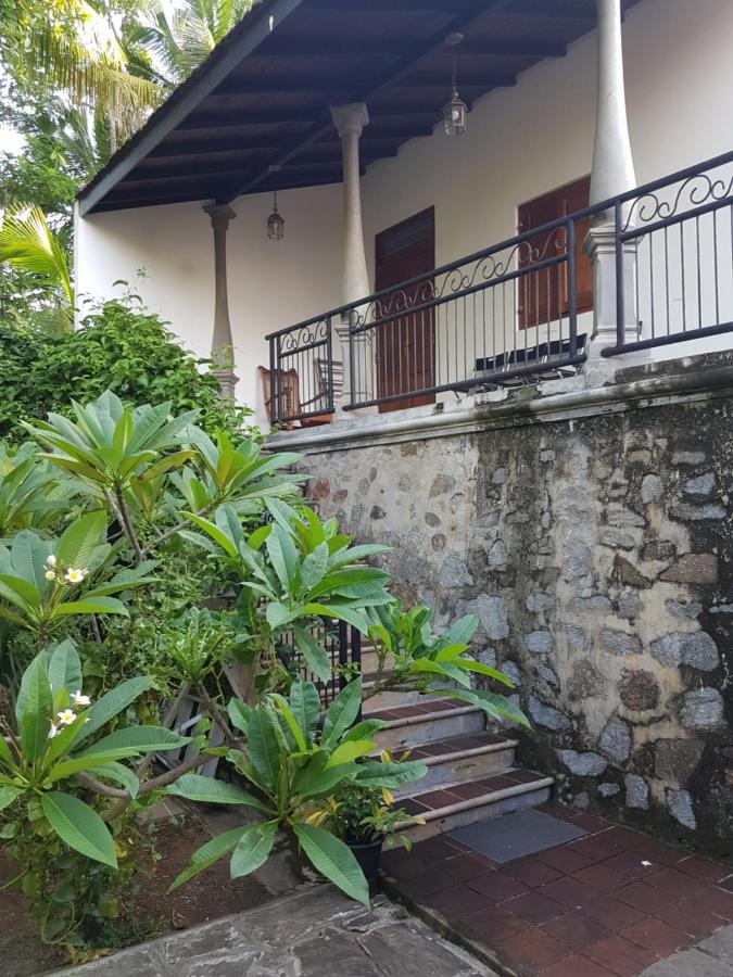 Siriniwasa Luxury Villa with Private Pool - B&B Induruwa