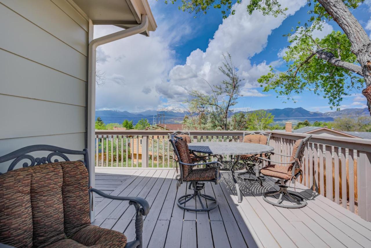 B&B Colorado Springs - Expansive Peak Views, 6BR House, Near USAFA - Bed and Breakfast Colorado Springs