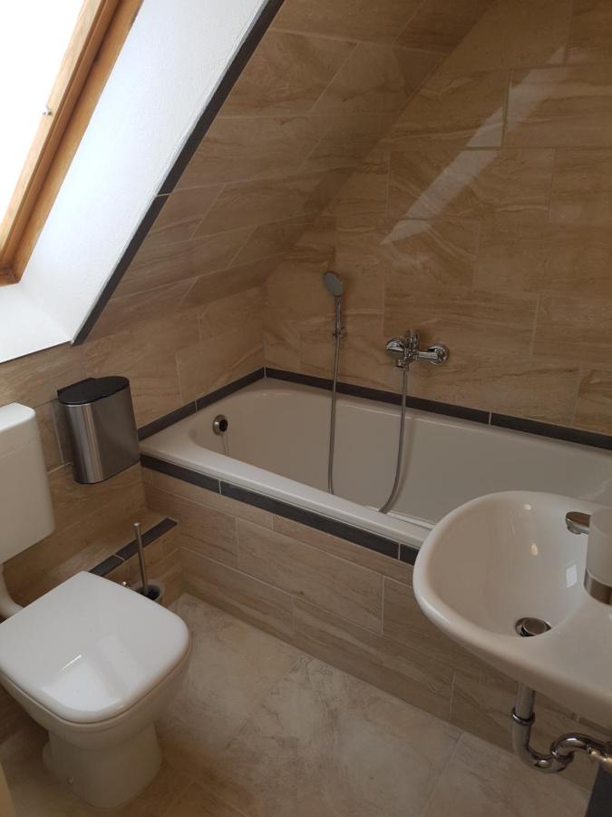 Tweepersoonskamer met 1 of 2 Bedden en Eigen Badkamer