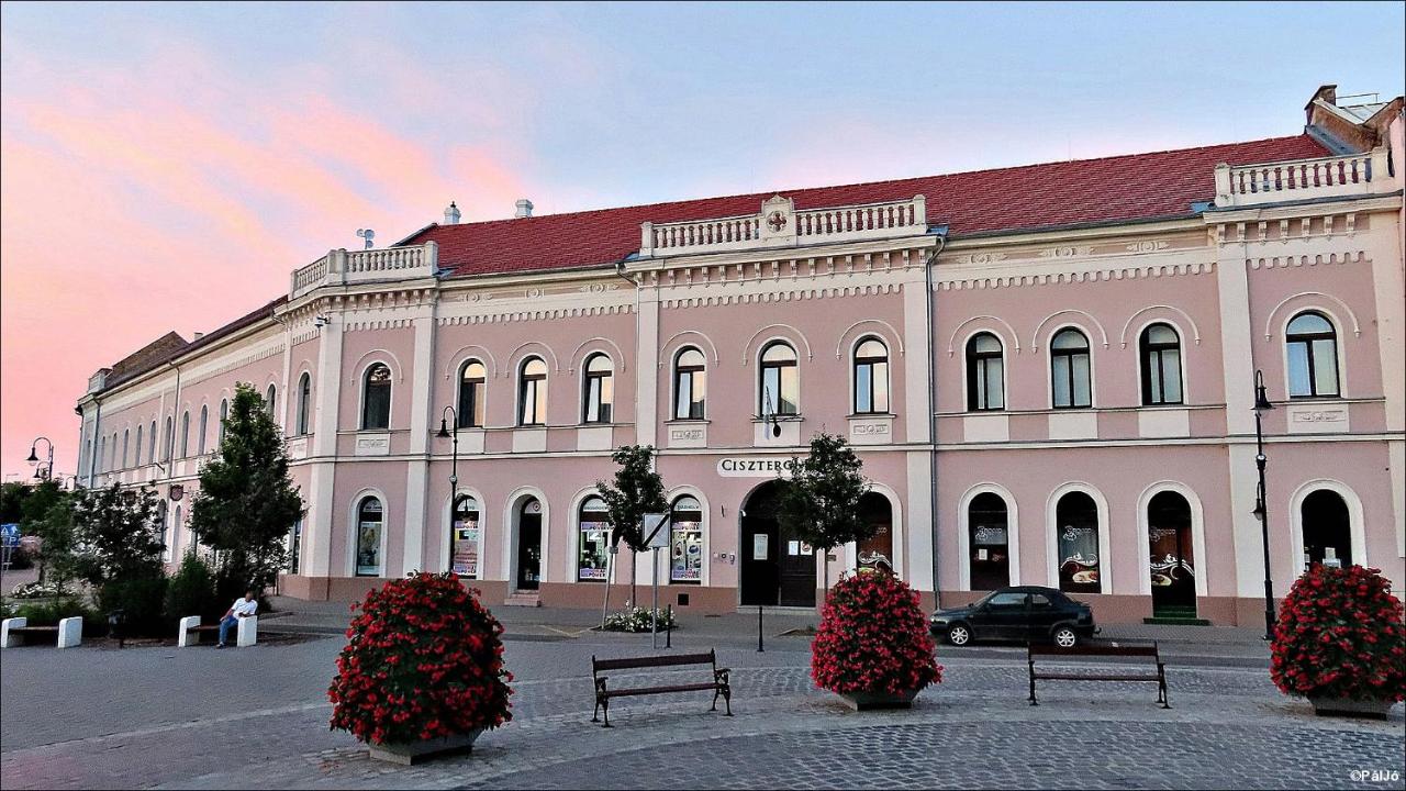 Ciszterci Ház Baja - Ferienwohnung