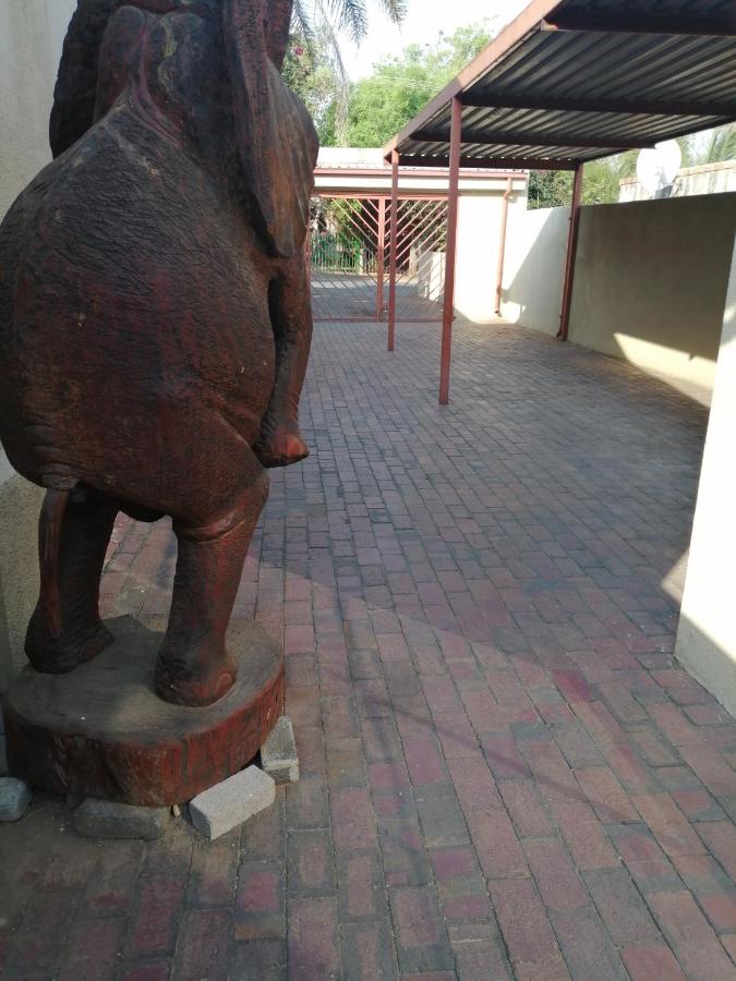 Naisar's Apartments Primrose,Johannesburg - B&B Johannesburg