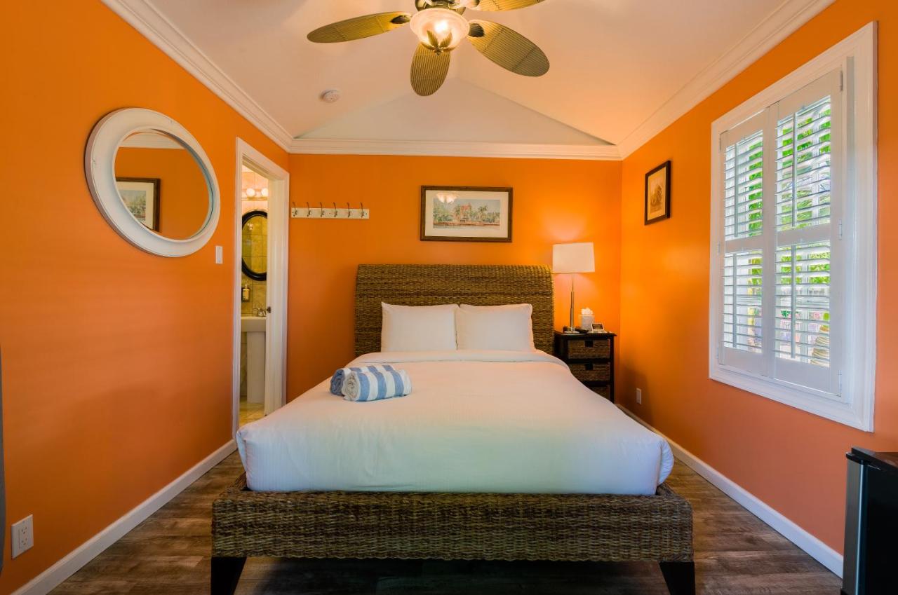 Deluxe Cottage Queen Room