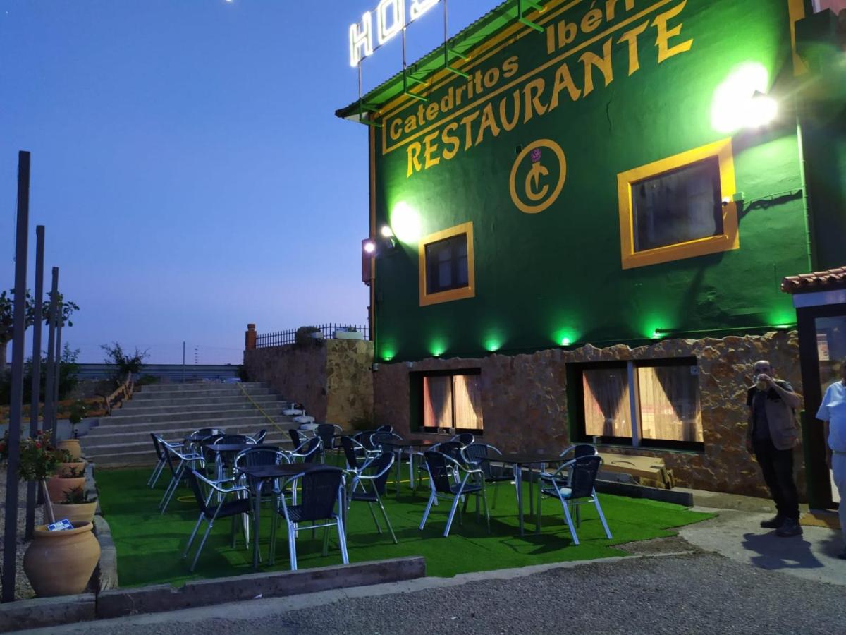Hostal Catedritos Ibéricos A-5 Km 154 A 5 KM DE OROPESA A 1 KM DE HERRERUELA DE OROPESA - B&B