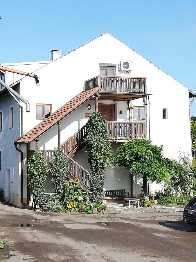Ferienwohnung am Bioland-Bauernhof - Ferienwohnung Neustadt an der Donau