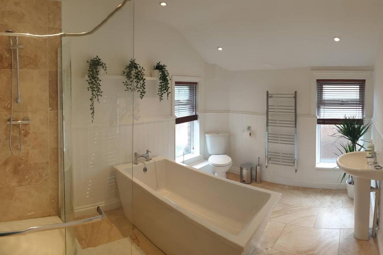 B&B Newcastle-upon-Tyne - 8 bed house 2 miles (7 Mins) from Newcastle centre - Bed and Breakfast Newcastle-upon-Tyne