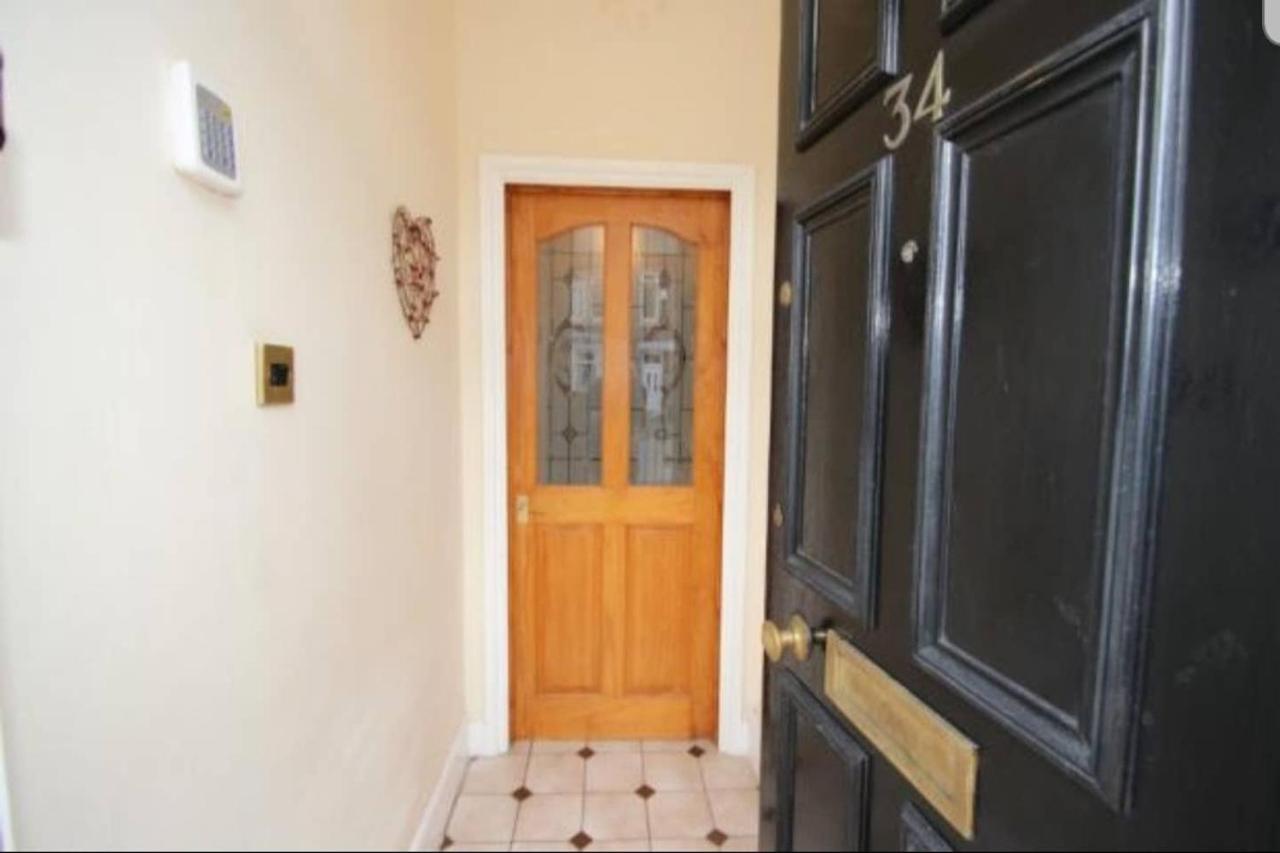 8 bed house 2 miles (7 Mins) from Newcastle centre - Bed and Breakfast