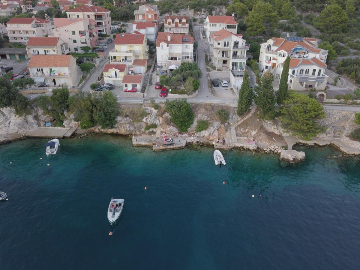 Apartment Mirica - B&B Brodarica