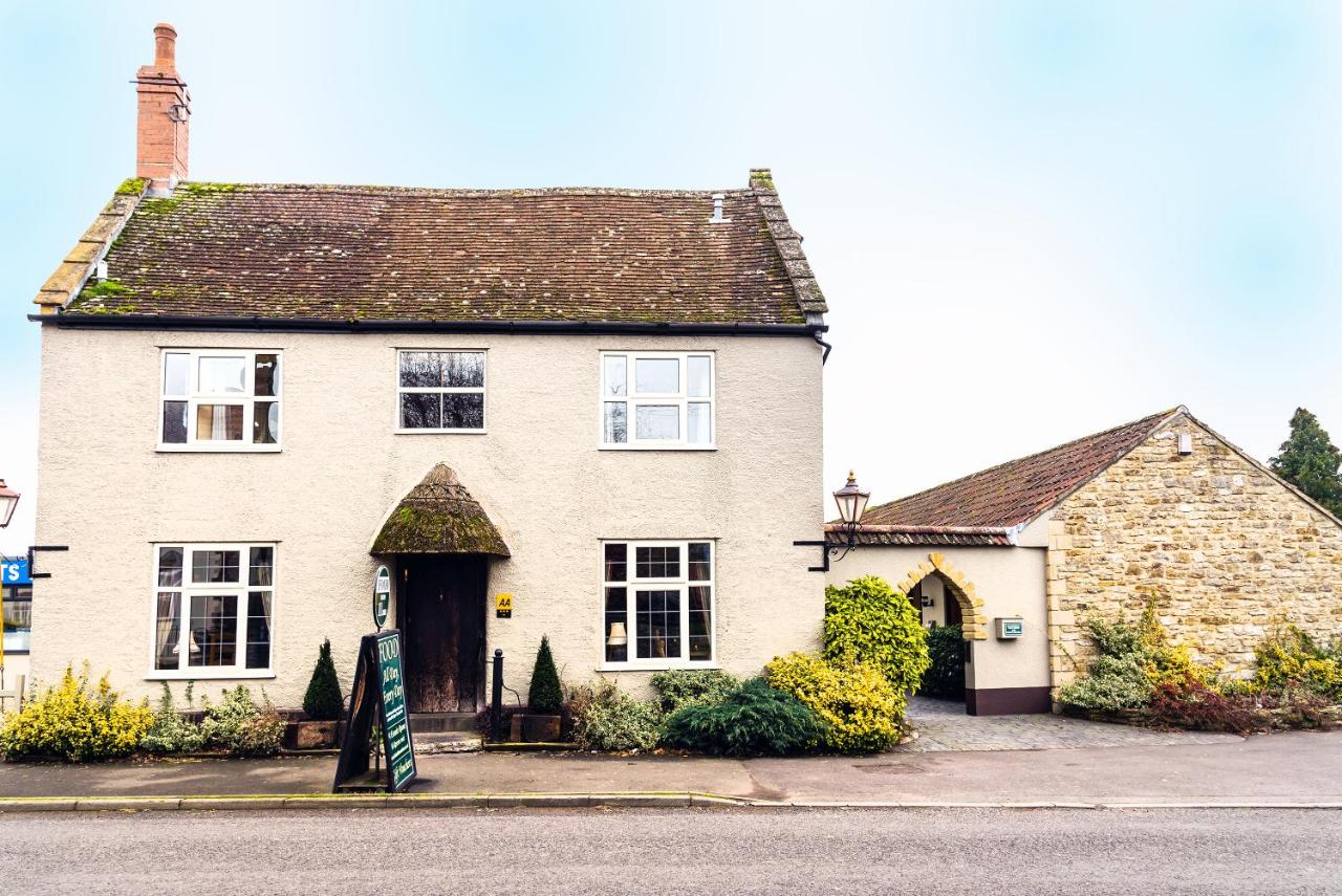 B&B Yeovil - The Half Moon Inn and Country lodge - Bed and Breakfast Yeovil