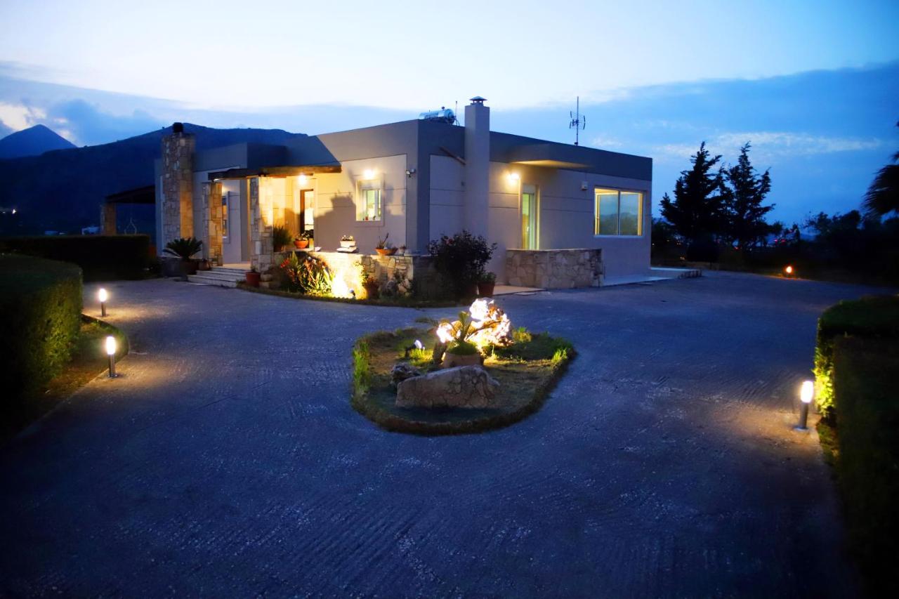 Relaxing Villa with garden and mountain view in Heraklion - Ferienwohnung