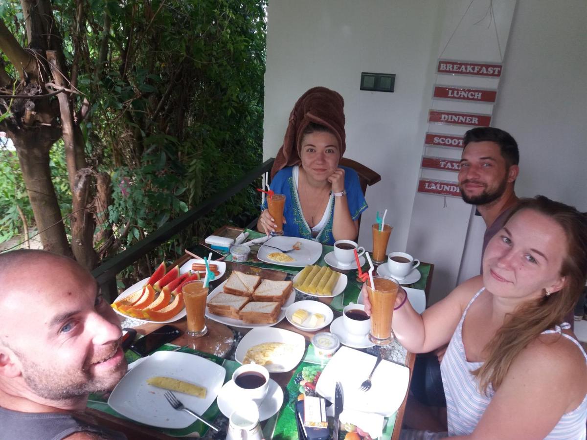 Dhanudi Homestay - B&B