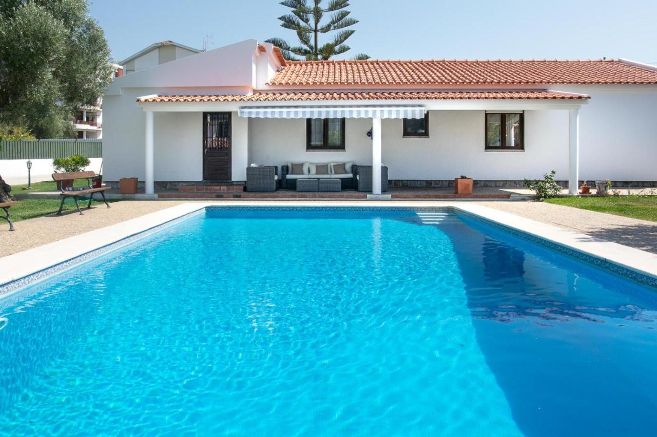 B&B Sesimbra - Casa da Quintinha - Villa with a pool - Bed and Breakfast Sesimbra