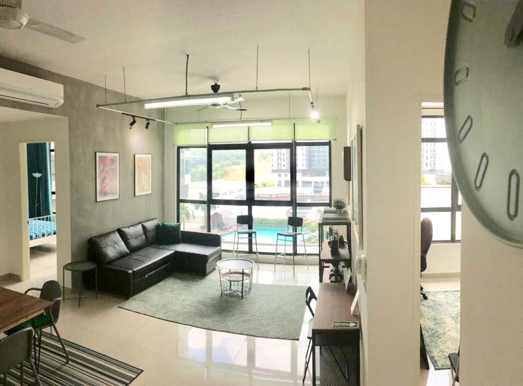 Conezion IOI Putrajaya (Rustic Suite, 3 Bedrooms, 2 Baths, WiFi, Pool & City View) by MRK - B&B