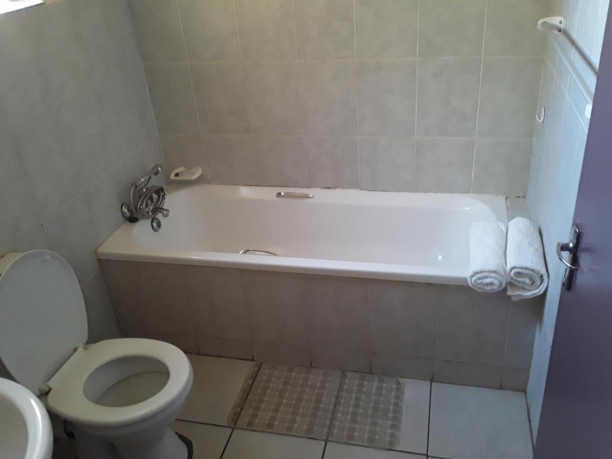 Standard Twin Room with Shared Bathroom