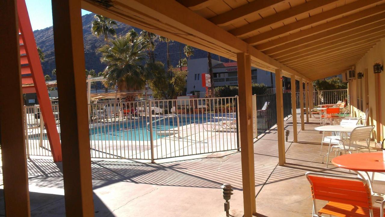 Chambre Triple - Vue sur la Piscine