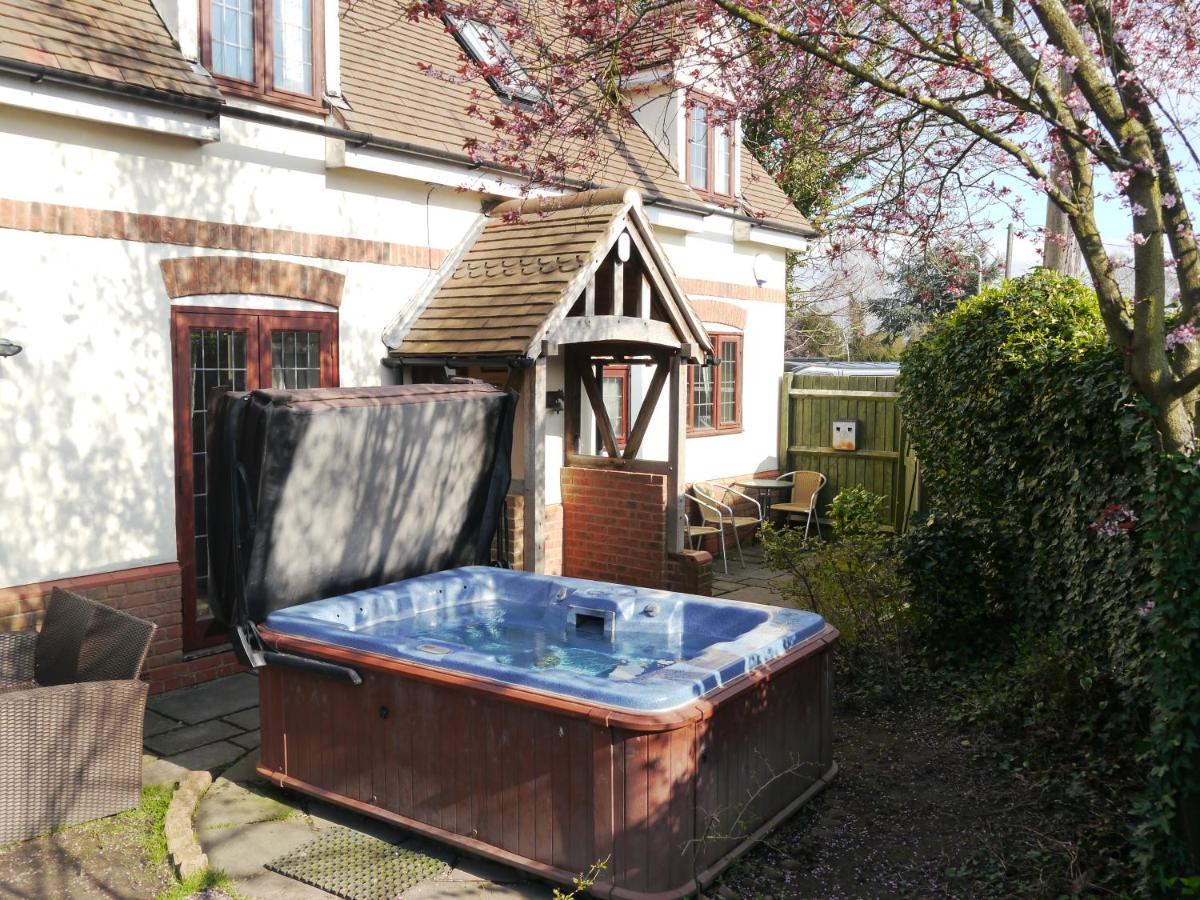 Measure Cottage - Sleeps 4 - Private Hot tub and garden - Chambres d’hôtes
