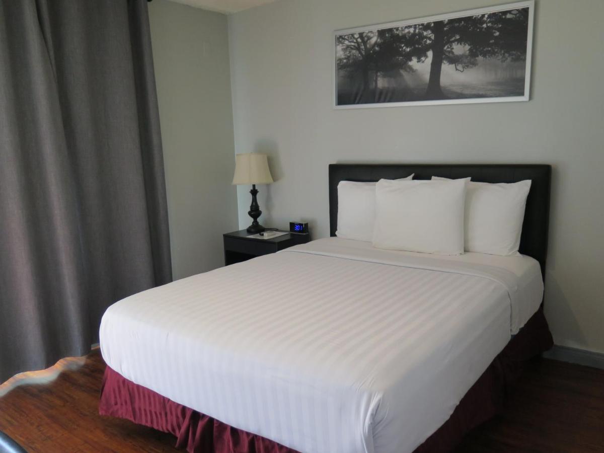 Deluxe 1 Queen Bed - Non Smoking