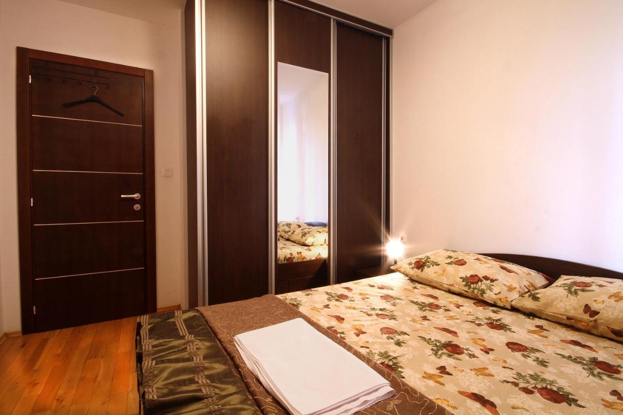 One-Bedroom Apartment with Balcony - Annex