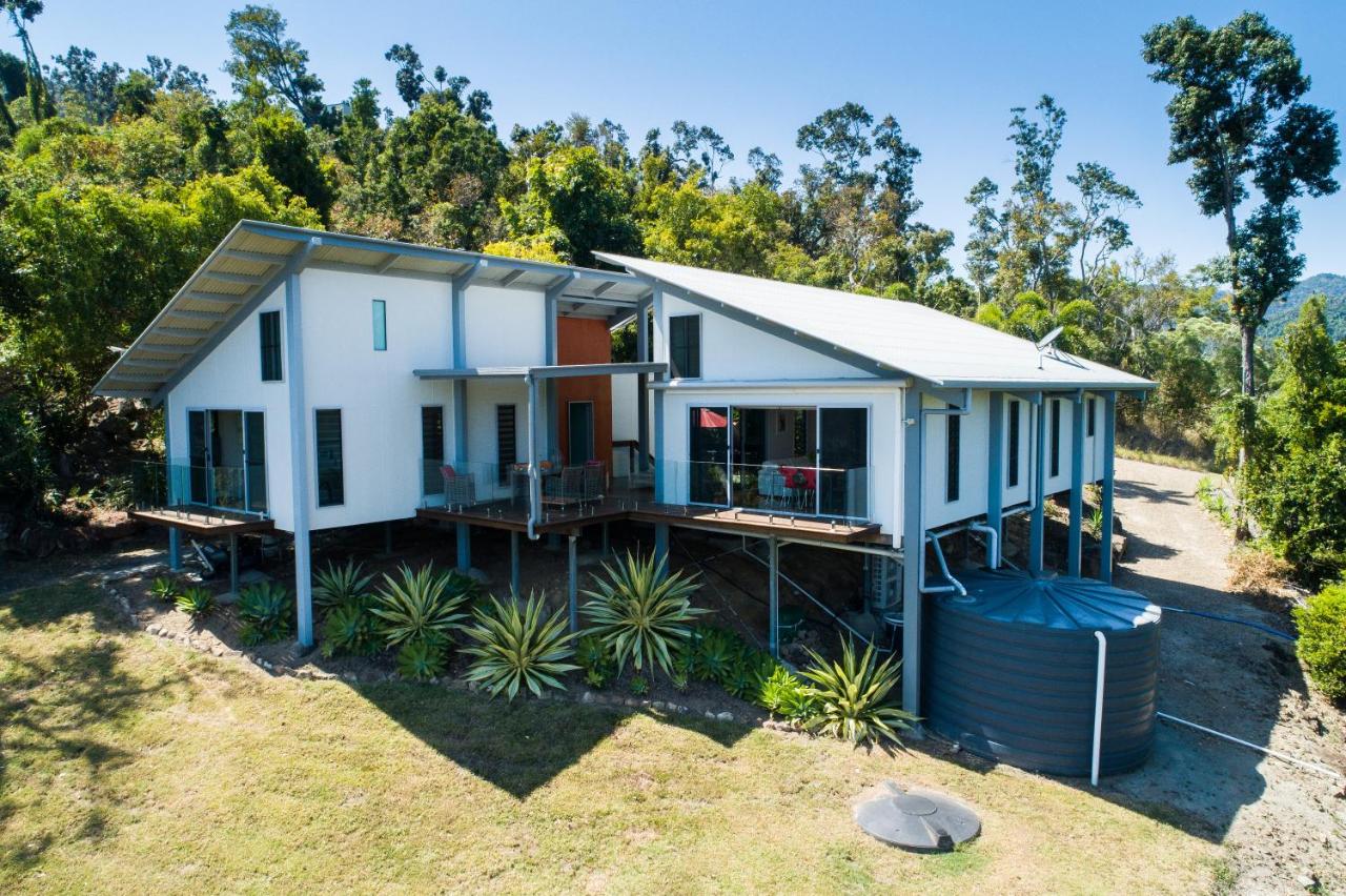 MANDALAY ESCAPE, SECLUSION & SERENITY WITH A POOL - B&B