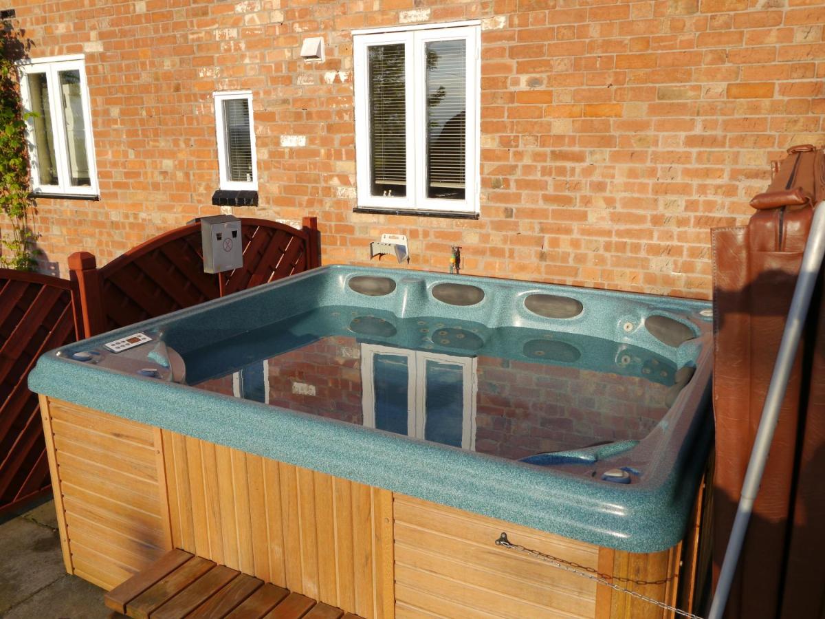 B&B Stratford-upon-Avon - Juliet Cottage HOT TUB Sleeps 3 Singles or Double - Bed and Breakfast Stratford-upon-Avon