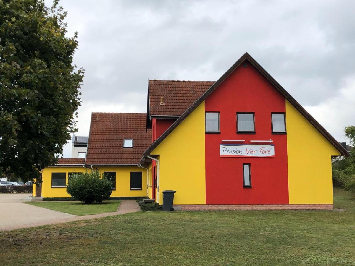 B&B Neubrandenburg - Pension ,,Vier Tore'' - Bed and Breakfast Neubrandenburg