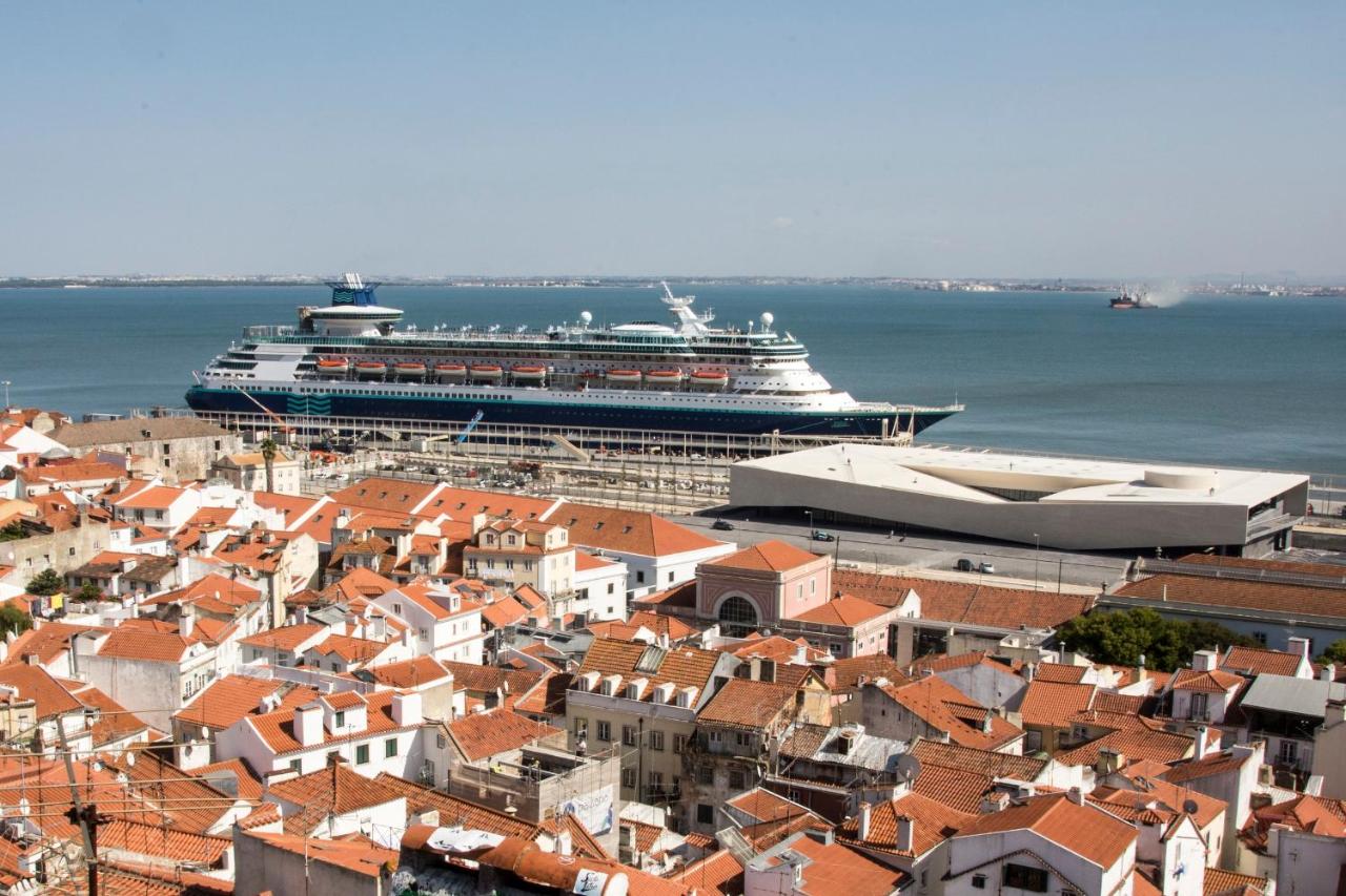 Traditional Apartment with a Terrace, AC and Fast Internet - Bed and Breakfast Lissabon