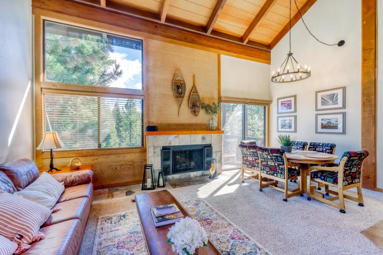 B&B Truckee - Northstar Condo with Forested Views - Bed and Breakfast Truckee