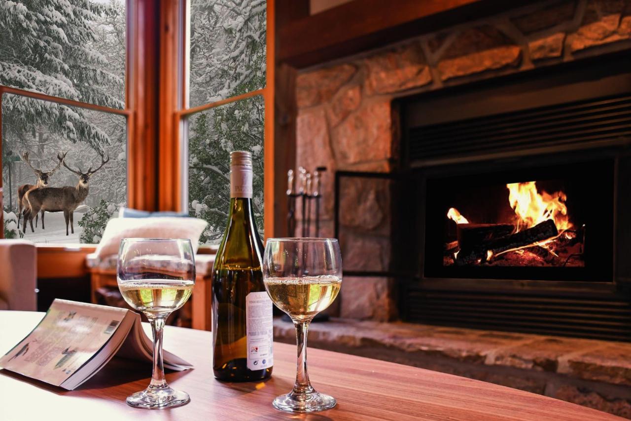 Chic log chalet with hot tub - Mont-Tremblant north side by Reserver.ca - B&B